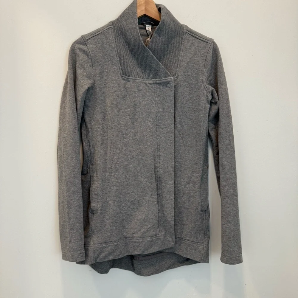 LULULEMON gray Belle 2-Snap wrap sweatshirt Jacket size 2